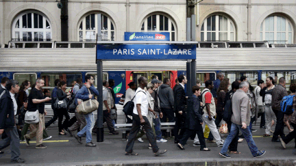 &nbsp; (Des passagers du Transilien lors d'une grève en juin 2014 © MaxPPP)