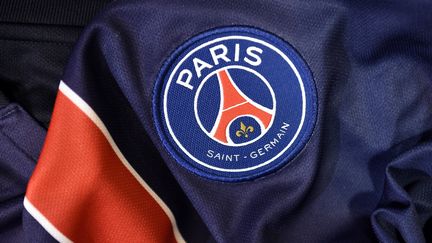 Le logo du PSG photographié le 6 août 2015. (FRANCK FIFE / AFP)