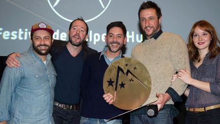 Manu Payet, Rodolphe Lauga, Anais Demoustier et Emmanuelle Chriqui recoivent le Grand prix du festival de l'Alpe d'Huez pour "Situation amoureuse, c'est compliqué", de Manu Payet et Rodolphe Lauga, le samedi 18 janvier 2014  
 (PDN/SIPA )