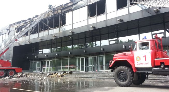 &nbsp; (Le palais omnisports de Donetsk incendié © Jean-marie Porcher/Radio France)