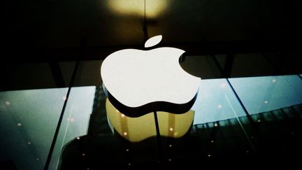 Logo d'un Apple Store, &agrave; Shanghai (Chine), le 21 septembre 2011. (JING WEI / IMAGINECHINA / AFP)