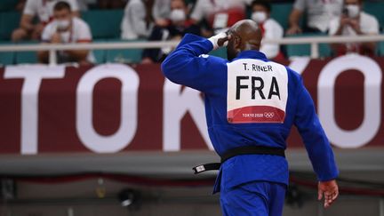 Teddy Riner&nbsp;vient de se faire éliminer par le Russe&nbsp;Tamerlan Bashaev, en quart de finale des plus de 100 kilos, le 30 juillet 2021 aux JO de Tokyo. (FRANCK FIFE / AFP)