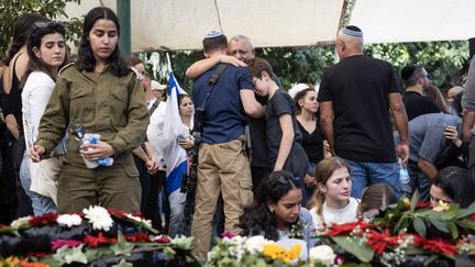 Les obsèques de Gal Meir Eisenkot se sont tenues dans le cimetière militaire d’Herzliya, au Nord de Tel-Aviv, le 8 décembre 2023. (OREN ZIV / AFP)