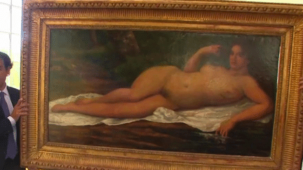 Une toile de Gustave Courbet, "La Grande Baigneuse", achetée 650 euros en 2013 par un particulier, sera mise aux enchères dimanche 4 juin en Touraine. Certains doutent de son authenticité, alors qu’elle est aujourd'hui estimée entre 300 000 et 500 000 euros. (FRANCE 3)