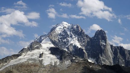 Les corps de deux alpinistes ont été découverts par une autre cordée au pied du couloir Whymper qui permet d'accéder au sommet de l'Aiguille verte. (F. NEUKIRCHEN / BLICKWINKEL / MAXPPP)