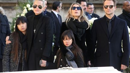 Laeticia&nbsp;Hallyday, ses filles Jade et Joy, David Hallyday et Laura Smet, lors des funérailles de Johnny Hallyday, le 9 décembre 2017.&nbsp; (REUTERS)