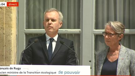 François de Rugy et Elisabeth Borne lors de la passation de pouvoir au ministère de la Transition écologique, le 17 juillet 2019 à Paris. (FRANCEINFO)