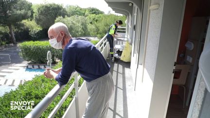 Envoyé spécial. "Envoyé spécial" à l'hôtel des confinés