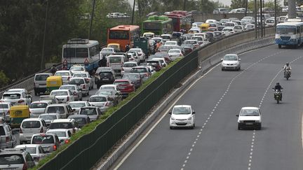 &nbsp;Un embouteillage sur la route de New Delhi à Gurgaon, le 3 mai 2016. Illustration. (MONEY SHARMA / AFP)