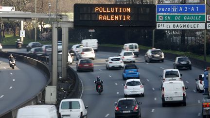 &nbsp; (Lors de l'épisode de circulation alternée du 23 mars, sur le périphérique parisien © REUTERS/Charles Platiau)