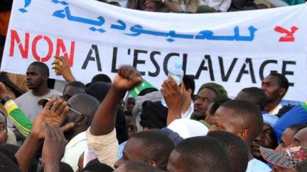 Plusieurs milliers de descendants d'esclaves manifestent contre l'esclavage le 29 avril 2015 dans la capitale mauritanienne. (Photo/AFP)