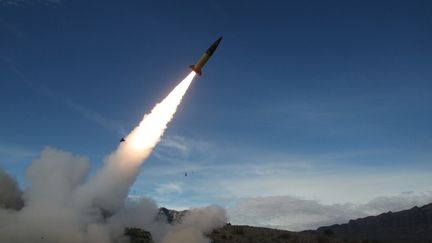 Un essai de tir de missile à longue portée effectué par l'armée américaine, le 14 décembre 2021, au Nouveau-Mexique. (JOHN HAMILTON / DOD / AFP)