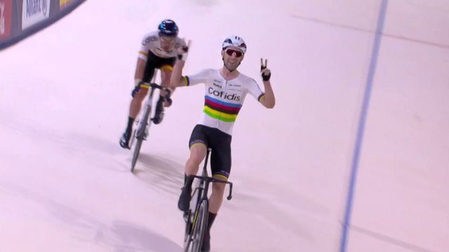 Already world champion in the points race, and titled earlier in the day in the team pursuit, the Frenchman Benjamin Thomas is crowned on the continental scene in the specialty, as in 2014 and in 2021. He is ahead, at the finish, the Belgian Robbe Ghys.