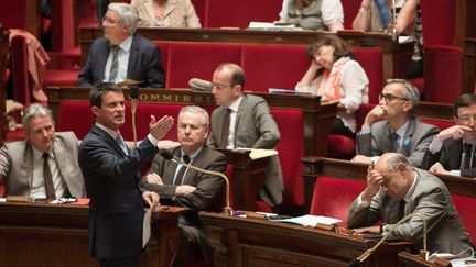 Manuel Valls,&nbsp;dans la nuit du mardi 19 au mercredi 20 juillet 2016 &agrave; l'Assembl&eacute;e nationale lors du d&eacute;bat sur la prolongation de l'&eacute;tat d'urgence. (IRINA KALASHNIKOVA / SPUTNIK / AFP)