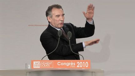 François Bayrou, lors du troisième congrès du mouvement centriste, le 12 décembre 2010 à Paris. (AFP - Jacques Demarthon)