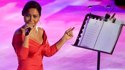 Sherine Abdel Wahab lors d'un concert à Carthage, en Tunisie, le 28 juillet 2017. (FETHI BELAID / AFP)