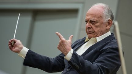 Le chef d'orchestre Lorin Maazel, le 2 mai 2014 &agrave; P&eacute;kin (Chine). (LUO XIAOGUANG / XINHUA / AFP)