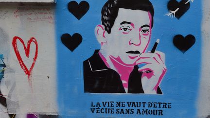 Fresque sur la façade de la maison de&nbsp;Serge Gainsbourg, rue de Verneuil, Paris (HUGHES HERVE / HEMIS.FR / HEMIS.FR)