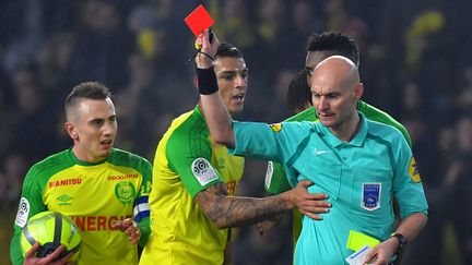 L'arbitre Tony Chapron, le 14 janvier 2018 lors du match Nantes-PSG. (LOIC VENANCE / AFP)