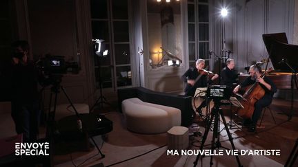 Envoyé spécial. "Une vague d'émotion qui m'a submergé, comme un gamin" : quand les musiciens privés de public donnent un concert en direct sur internet (ENVOYÉ SPÉCIAL  / FRANCE 2)