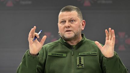 Valery Zaloujny, le commandant en chef des armées ukrainiennes, en décembre 2023. (GENYA SAVILOV / AFP)