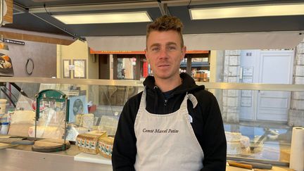 Corentin, 30 ans, fromager en Ardèche. (MANON MELLA / FRANCEINFO)