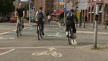 Des cyclistes à Strasbourg