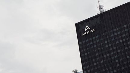 &nbsp; (La tour Areva à La Défense, près de Paris. Le groupe nucléaire cédera 51 à 75% de son activité réacteurs à EDF © Maxppp)