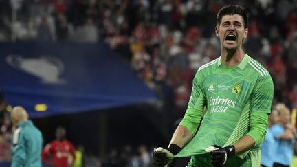 Thibaut Courtois exulte après la victoire du Real Madrid en finale de Ligue des champions face à Liverpool, le 28 mai 2022. (JAVIER SORIANO / AFP)