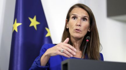 La Première ministre belge Sophie Wilmès pendant une conférence de presse à l'issue d'une réunion avec les membres du Conseil national de sécurité, le 23 septembre 2020. (OLIVIER HOSLET / POOL / EPA POOL)