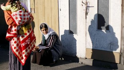 Femmes roms (ici dans un bidonville à Saint-Denis, Seine-Saint-Denis) (AFP - THOMAS COEX)