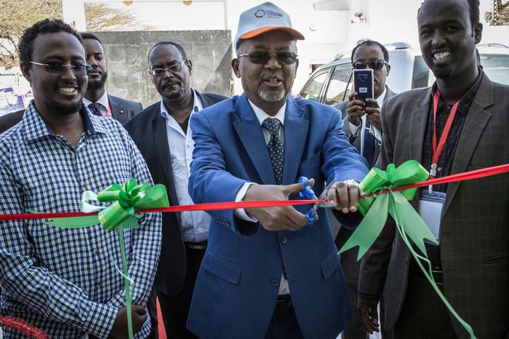 Le vice-président du Somaliland,&nbsp;Abdirahman Saylici, inaugure le premier "pôle de l'innovation et de l'entreprise" lors de la Semaine de l'entrepreneuriat global à Hargeisa, capitale de cette république autoproclamée, le 12 novembre 2018.&nbsp; (MUSTAFA SAEED / AFP)