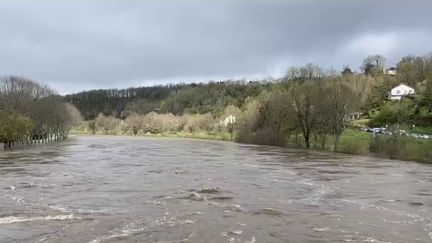 Face aux intempéries attendues dans le centre et l'ouest de la France, samedi 30 et dimanche 31 mars, la Gironde, la Dordogne, la Charente et la Charente-Maritime ont été placés en vigilance crue. L'Indre-et-Loire et la Vienne sont placés en vigilance rouge.