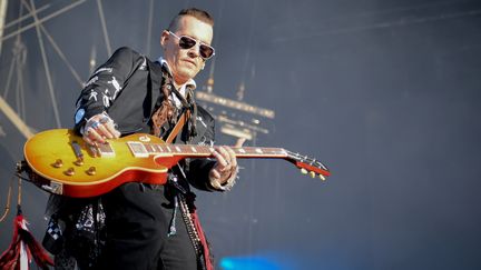 Johnny Depp, guitariste des Hollywood Vampires, sur la scène du Hellfest
 (LOIC VENANCE / AFP)