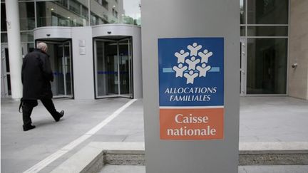 &nbsp; (Pour tenter de maîtriser les dépenses de la sécurité sociale, la branche famille est sérieusement mise contribution  © Maxppp)