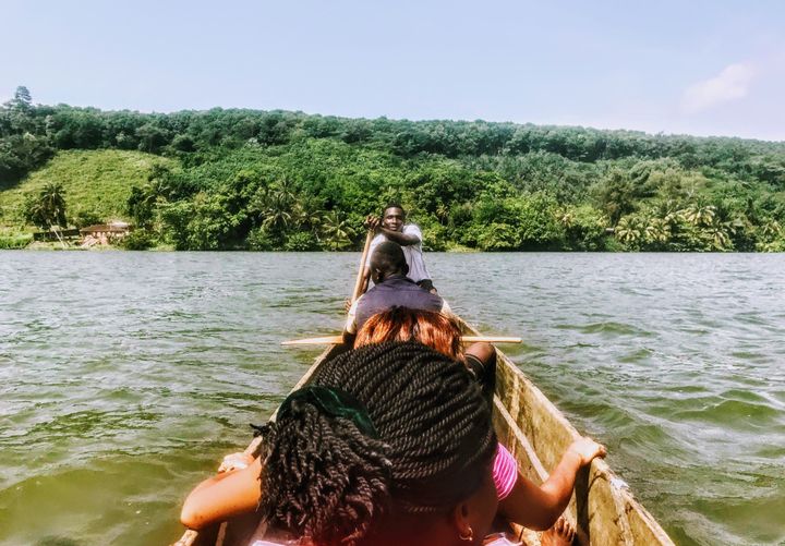 Balade en pirogue avec un guide ivoirien pour les voyageurs de Train &amp; Travel (Photo Train & Travel)