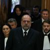 Le ministre de la Justice, Eric Dupond-Moretti, et ses avocats, après l'annonce de sa relaxe par la Cour de justice de la République, le 29 novembre 2023 à Paris. (ALAIN JOCARD / AFP)