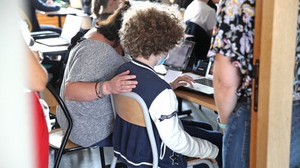 Une classe inclusive ouverte aux élèves handicapés du collège Lamartine de Bischheim (Bas-Rhin), le 17 septembre 2020. (JEAN-MARC LOOS / MAXPPP)