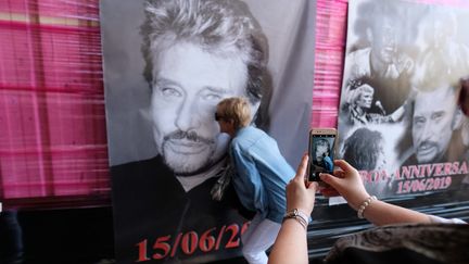 Presque deux ans après sa mort, Johnny Hallyday fait encore l'actualité. (OLIVIER LEJEUNE / MAXPPP)