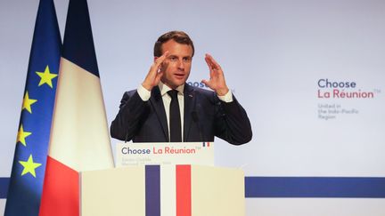 Le président de la République Emmanuel Macron, le 23 octobre 2019, lors d'une visite sur l'île de La Réunion.&nbsp; (RICHARD BOUHET / AFP)