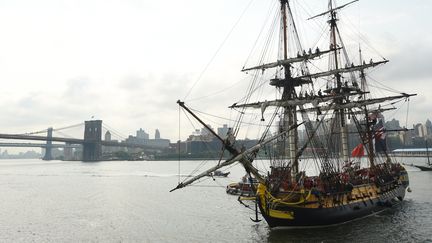 'L'Hermione", apr&egrave;s son arriv&eacute;e &agrave; New York (Etats-Unis), mercredi 1er juillet 2015.&nbsp; (TIMOTHY A. CLARY / AFP)