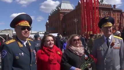 La Russie commémore lundi 9 mai la capitulation de l'Allemagne nazie durant la Seconde Guerre mondiale, alors que le conflit en Ukraine se poursuit.&nbsp;Le discours du président russe Vladimir Poutine est très attendu. (FRANCE 2)