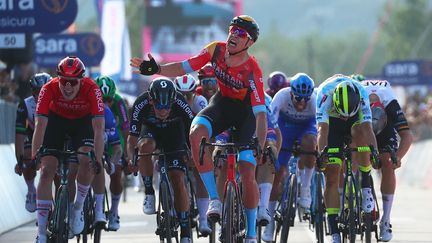 Jonathan Milan a remporté la 2e étape du Giro, le 7 mai 2023. (LUCA BETTINI / AFP)