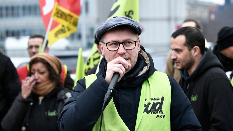 Sud-Rail union representative Fabien Villedieu, during the demonstration against the pension reform of January 19, 2023, in Paris.  (STEPHANE DE SAKUTIN / AFP)