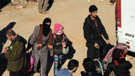 &nbsp; (A Madaya, comme à Zabadani, ici le 28 décembre 2015, les habitants attendent l'aide humanitaire © SIPA)