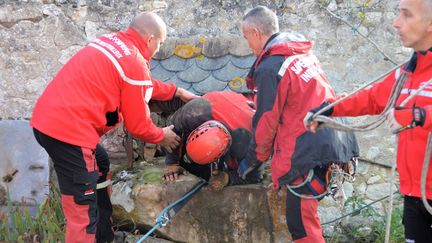 Les pompiers du&nbsp;Groupe de Reconnaissance et d'Intervention en Milieux Périlleux&nbsp;à Bournan (Indre-et-Loire), le 1 novembre 2017.&nbsp; (SDIS 37 / FACEBOOK)