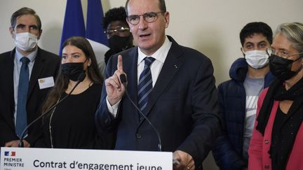 Le Premier ministre Jean Castex à Vitry-sur-Seine (Val-de-Marne) présente le dispositif "contrat d'engagement jeune". (JULIEN DE ROSA / AFP)