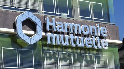 Harmonie Mutuelle a annoncé, le 18 mars 2019, qu'elle allait mettre en œuvre le reste à charge zéro dès juillet 2019. (JACQUES LOIC / PHOTONONSTOP / AFP)