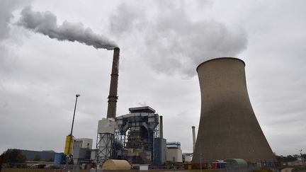 La centrale thermique au gaz et au charbon de Saint-Avold (Moselle) en fonctionnement, le 31 octobre 2018. (JEAN-CHRISTOPHE VERHAEGEN / AFP)