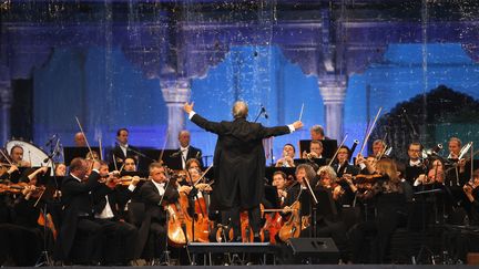 L'orchestre de l'op&eacute;ra d'Etat de Bavi&egrave;re, dirig&eacute; par Zubin Mehta, joue en Inde, le 7 septembre 2013. (DANISH ISHMAIL / REUTERS)